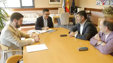 O conselleiro de Emprego, Comercio e Emigración, José González, acompañado do secretario xeral de Emprego e Relacións Laborais, Pablo Fernández, manterá un encontro co presidente da Unión de Profesionais e Traballadores Autónomos - Asociación Galega de Traballadores Autónomos e do Mar (UPTA-Agtamar), Eduardo Abad. No despacho do conselleiro (3º andar do edificio administrativo da Consellería). 
Conchi Paz