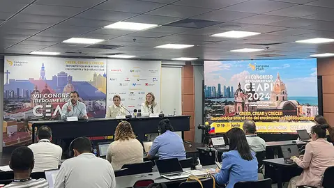 Carolina España en Colombia