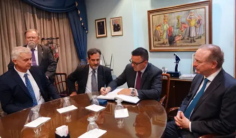 El Conselleiro firma el libro de Oro del Centro Galicia 1