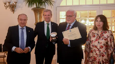 O presidente da Xunta, Alfonso Rueda, acompañado da conselleira de Economía e Industria, María Jesús Lorenzana, asiste á entrega do IV Premio da Asociación de Empresarios Galegos en Madrid (Aegama) aos Empresarios do Ano en Galicia e no exterior.