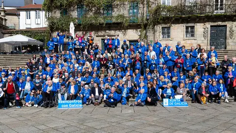 13,15 h.-             O conselleiro de Emprego, Comercio e Emigración, José González, acompañado do secretario xeral da Emigración, Antonio Rodríguez Miranda, participa na recepción aos participantes do programa Reencontros con Galicia. Na Praza da Quintana. foto xoán crespo