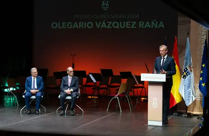 OURENSE   12,00 h.-            O presidente da Xunta, Alfonso Rueda, acompañado do conselleiro de Emprego, Comercio e Emigración, José González, asistirá ao acto de entrega do premio Ourensanía 2024 a Olegario Vázquez Raña. No Teatro Principal (rúa da Paz, 9)