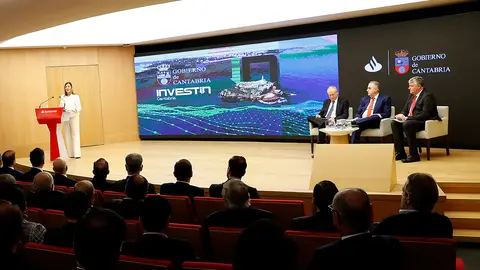 CIUDAD DE MÉXICO (MÉXICO), 14/01/2025.- La presidenta del Gobierno de Cantabria durante una reunión con  inversores estemartes en el Coorporativo del Banco Santander en Ciudad de México (México)./Mario Guzmán