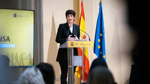 Elma Saiz-aportacion extranjeros