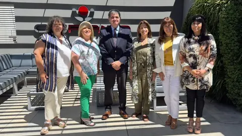 Con mujeres 36