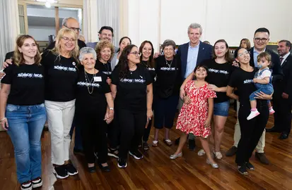 O presidente da Xunta, Alfonso Rueda, acompañado polo conselleiro de Emprego, Comercio e Emigración, José González, entrega a distinción A Barca de Sálvora a mulleres destacadas da colectividade galega, con motivo do Día internacional da Muller. Centro Galego de Avellaneda (Buenos Aires), 08/03/25.