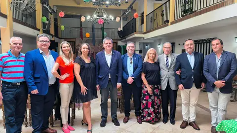 Embajador junto a dirigentes de a colectividad en Rincón Andaluz