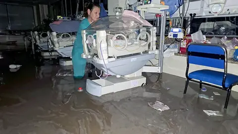 Evacuaron el Hospital Bahía Blanca Temporal Inundaciones