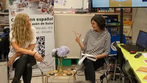 Lucerna-la autora y Sara Cabrerizo durante la presentación