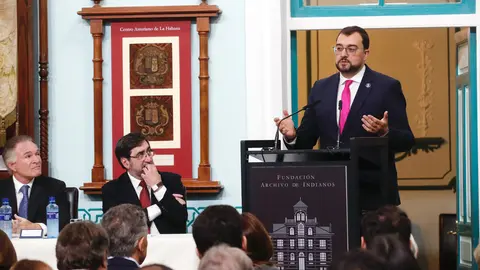 Barbon-entrega bandera guatemala 3