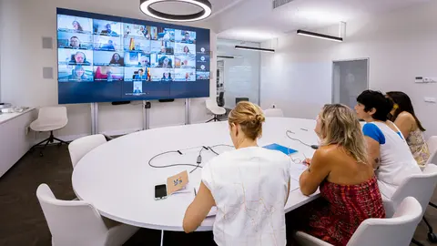 Reunion Elma Saiz con consejeros 2