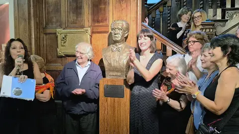 Ponton y Esquivel con el busto 2