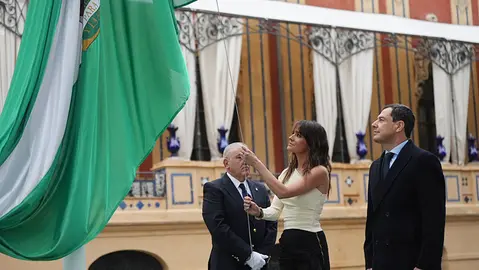 Juanma Moreno-Dia Bandera 1