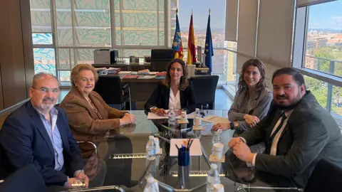 Consellera valenciana-reunion FECAV 2