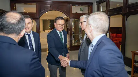 Gonzalez-Cuerpo Consular en Vigo 1