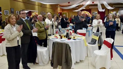 Uru.Aniv Alma Gallega-mesa primera aplausos