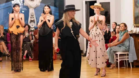 Mexico-Desfile Juana Martin 1