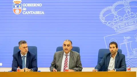 12:30 horas. Hotel Real, Santander
El consejero de Industria, Empleo, Innovaci&oacute;n y Comercio, Eduardo Arasti, inaugura la Asamblea General de la Asociaci&oacute;n C&aacute;ntabra de la Empresa Familiar (ACEFAM). 
12 JUN 26 &copy; Miguel De la Parra 18 JUK 26 &copy; Miguel De la Parra