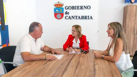 11:30 horas. Despacho de la consejera
La consejera de Presidencia, Justicia, Seguridad y Simplificaci&oacute;n Administrativa, Isabel Urrutia, recibe al alcalde de Cabez&oacute;n de la Sal. 
 21 JULIO 26 &copy; Miguel De la Parra