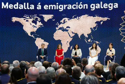 O presidente da Xunta de Galicia, Alfonso Rueda, acompa&ntilde;ado dos membros do Executivo auton&oacute;mico, preside a cerimonia de Entrega das Medallas de Galicia 2026 &aacute;s galardoadas Claudia Alicia &Aacute;lvarez Arg&uuml;elles, Beatriz Gil Fern&aacute;ndez, Carla Mar&iacute;a Angola Rodr&iacute;guez e Camila Fern&aacute;ndez. Cidade da Cultura (Santiago de Compostela), 24/07/26.