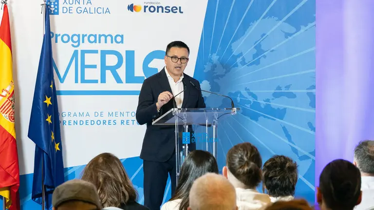 12,15 h.-             O conselleiro de Emprego, Comercio e Emigración, José González, acompañado polo secretario xeral da Emigración, Antonio Rodríguez Miranda, participará nun encontro con emprendedores retornados beneficiarios do Programa Merlo. No hotel Eurostars San Lázaro (avda Fernando Casas Novoa s/n). Foto Xoán Crespo