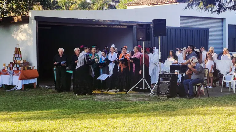 Coro Luna y Candela en el cottolengo 3