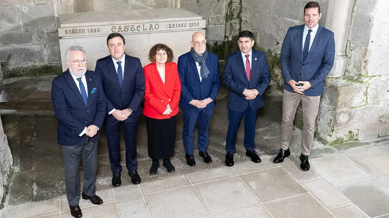 12,00 h.-           O conselleiro de Cultura, Lingua e Xuventude, Jos&eacute; L&oacute;pez Campos, participar&aacute; no acto de homenaxe polo 76 aniversario do pasamento de Alfonso Daniel Rodr&iacute;guez Castelao. Na igrexa de San Domingos de Bonaval (costa de San Domingos). Foto Xo&aacute;n Crespo