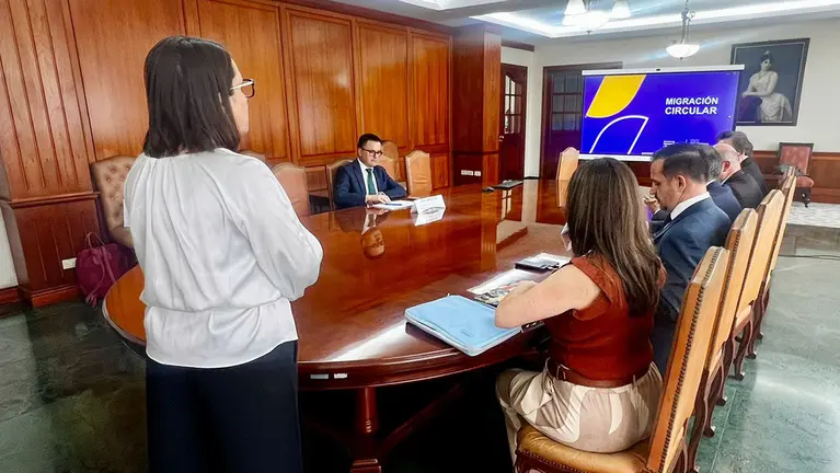 Jose Gonzalez-Bilateral Ecuador