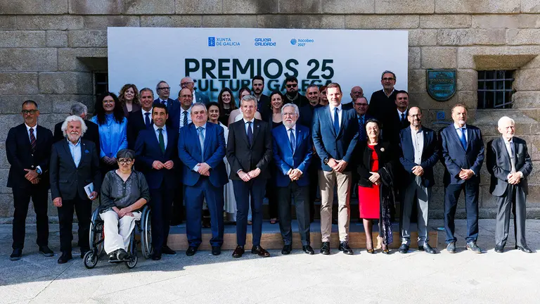 O titular do Goberno auton&oacute;mico, Alfonso Rueda, acompa&ntilde;ado do conselleiro de Cultura, Lingua e Xuventude, Jos&eacute; L&oacute;pez Campos, asiste ao acto de entrega dos Premios da Cultura Galega 2025. Parador de Santo Estevo (Negueira de Ramu&iacute;n), 09/04/26.