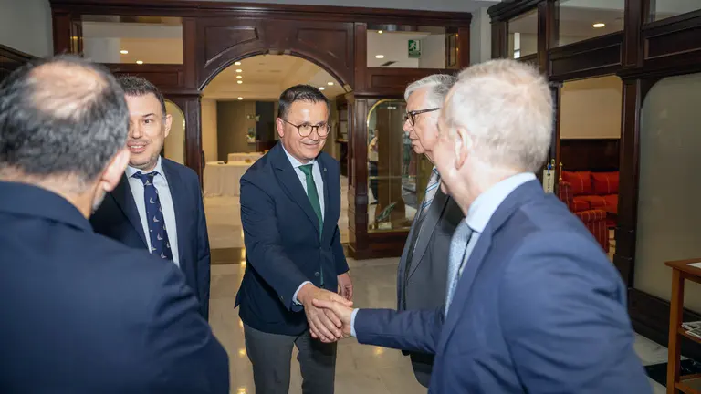 Gonzalez-Cuerpo Consular en Vigo 1