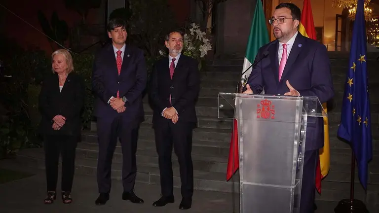 En Recepción Embajada 2