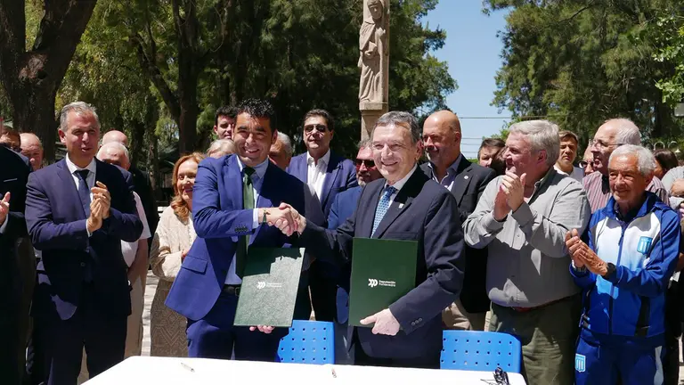 Firma acuerdo Cuatro Castelao 1