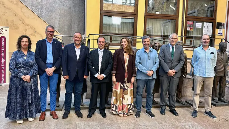 Homenaje al Emigrante Leones 2