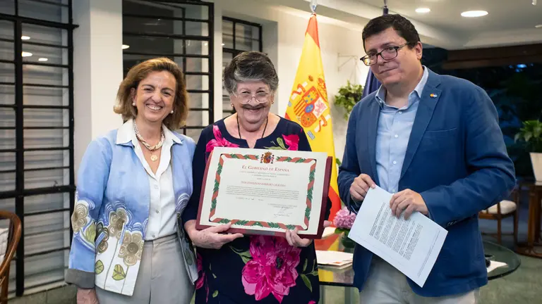 El Salvador-Homenaje a Barbero 1