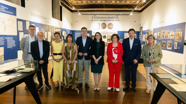 SANTIAGO DE COMPOSTELA  12,00 h.-            O conselleiro de Educaci&oacute;n, Ciencia, Universidades e FP, Rom&aacute;n Rodr&iacute;guez, acompa&ntilde;ado polo secreta rio xeral da Lingua, Valent&iacute;n Garc&iacute;a, e o secretario xeral da Emigraci&oacute;n, Antonio Rodr&iacute;guez Miranda, asistir&aacute; &aacute; inauguraci&oacute;n da exposici&oacute;n A Biblioteca Am&eacute;rica: un so&ntilde;o inaugurado en 1926. No Pazo de Fonseca (r&uacute;a do Franco s/n). Foto Xo&aacute;n Crespo