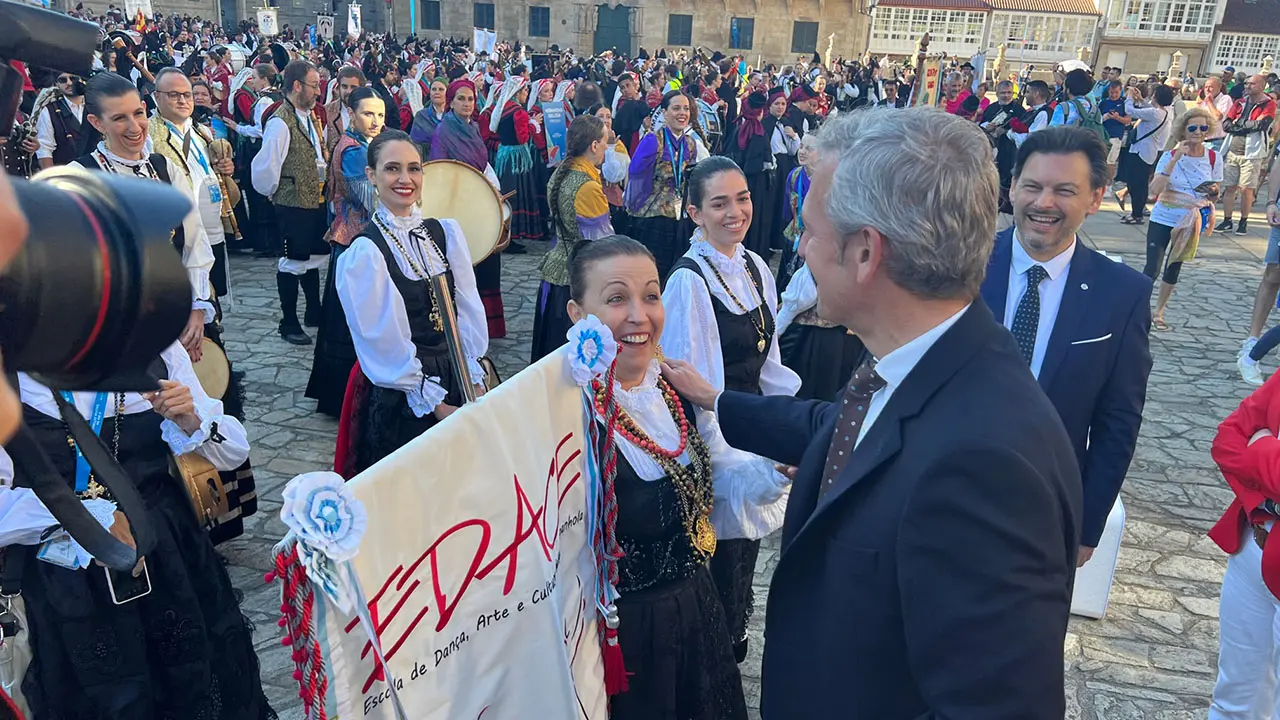 Rueda saludando 6950