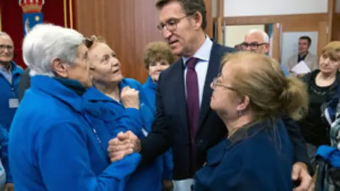 O presidente da Xunta, Alberto Núñez Feijóo, e o secretario xeral de Emigración, Antonio Rodríguez Miranda, reciben aos 130 participantes do programa Reencontros na Terra 2019, que este ano cumpre 30 anos. Pazo do Hórreo, Santiago de Compostela, 8 de outubro de 2019.