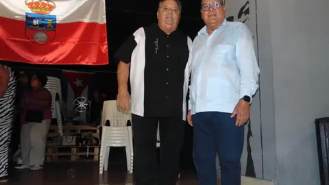 Izquierda Orlando Gonzalez Presidente Cantabros Camaguey y Vice Cónsul Honorario Omar Sastre