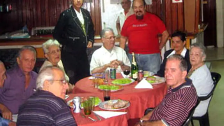 La cena fue para compartir y recordar a Cantabria. / F. CARRIÉ