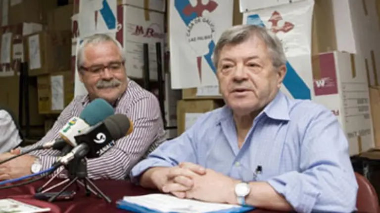 Ricardo Villares –en primer término– espera el apoyo de los vecinos para ayudar a los desfavorecidos.