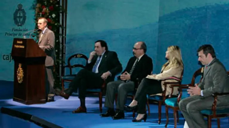 En media docena de mesas redondas se habl&oacute; de globalizaci&oacute;n, tecnolog&iacute;as, deportes y comunicaci&oacute;n.