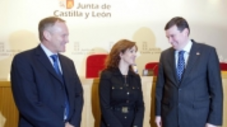 Clemente, con el embajador Mckecnie –a la izda.–, y con el secretario de Estado de Agricultura, Christian Paradis.