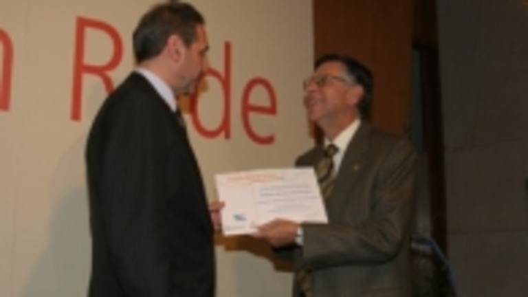 Antonio Manteiga recoge su premio.