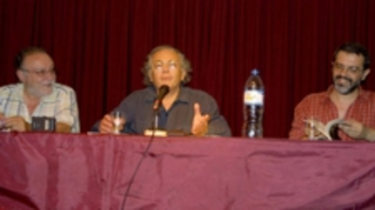 Moure present&oacute; su libro.