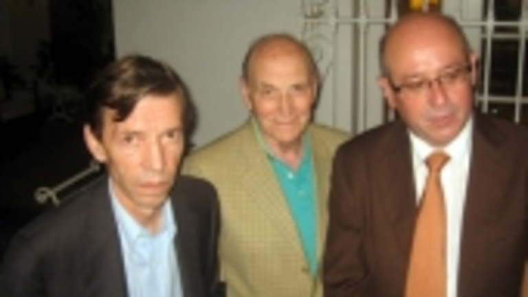 Rodr&iacute;guez, junto al embajador Zald&iacute;var &ndash;a la izda.&ndash; en la recepci&oacute;n.