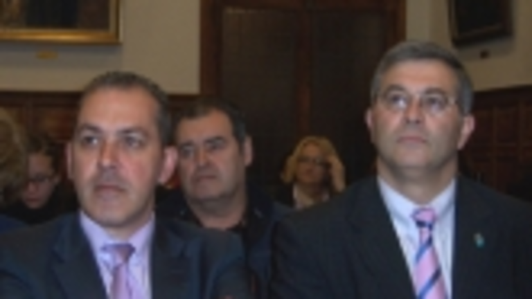 Agust&iacute;n Torres, junto al viceconsejero de Emigraci&oacute;n del Principado, Valent&iacute;n Ruiz.