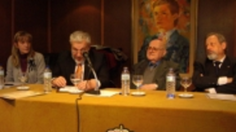 El Centro Asturiano de Madrid hizo entrega de la Manzana de Oro.