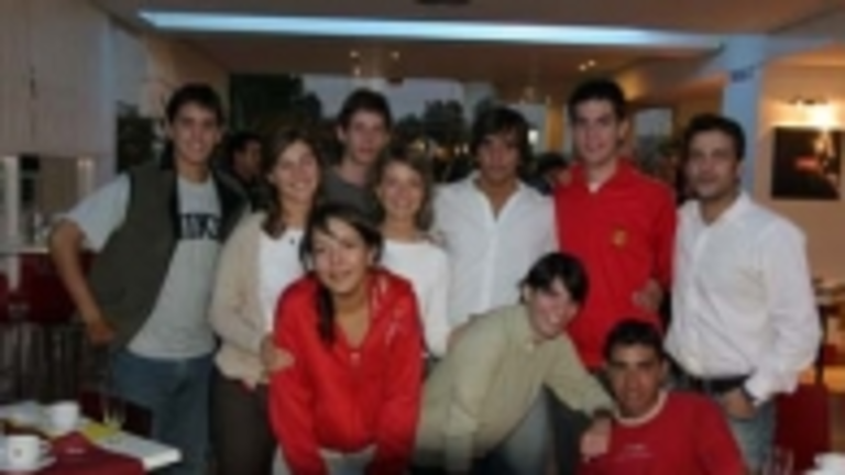 El grupo de j&oacute;venes pos&oacute; para &lsquo;Baleares en el Mundo&rsquo;.