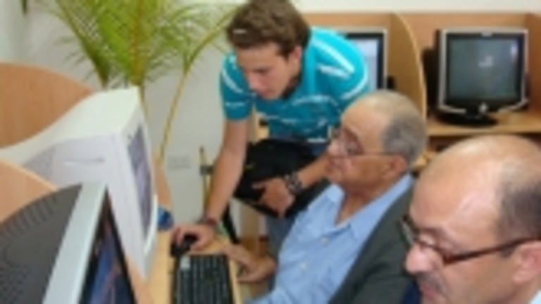 Parte de los usuarios de la Sala de Internet.