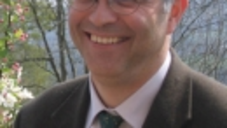 Valent&iacute;n Ruiz.